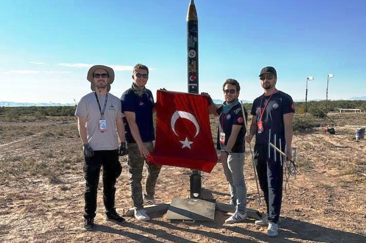 ÜNİVERSİTE ROKET TAKIMI, “MARMARA ROCKET TEAM” AMERİKA’DAN ÖDÜLLERLE DÖNÜYOR…