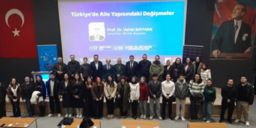 “TÜRKİYE’DE AİLE YAPISINDAKİ DEĞİŞMELER” KONULU KONFERANSTA PROF.DR. BAYHAN ÖNEMLİ BİLGİLER PAYLAŞTI…