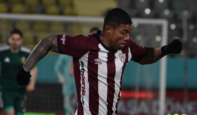 BAN BAN, EROK’UN 8 HAFTALIK GALİBİYET SERİSİNE SON VEREREK, PLAY-OFF YOLUNDA ALTIN BİR PUAN ALDI…