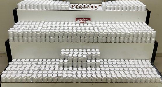 EDREMİT’TEKİ OPERASYONDA, 42 BİN 600 ADET UYUŞTURUCU HAP ELE GEÇİRİLDİ…