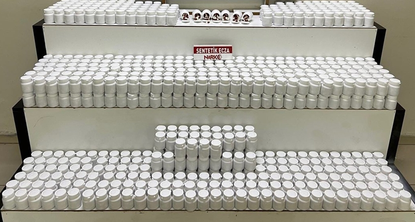 EDREMİT’TEKİ OPERASYONDA, 42 BİN 600 ADET UYUŞTURUCU HAP ELE GEÇİRİLDİ…