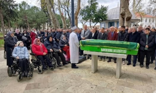 HÜSEYİN AĞABEYLERİNE AHD-İ VEFA… SON GÖREV İÇİN ENGELLERİNİ BİR TARAFA BIRAKARAK… GELDİLER VE DUALARLA EBEDİYETE UĞURLADILAR…