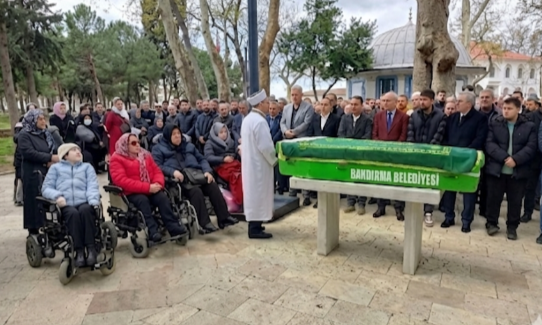 HÜSEYİN AĞABEYLERİNE AHD-İ VEFA… SON GÖREV İÇİN ENGELLERİNİ BİR TARAFA BIRAKARAK… GELDİLER VE DUALARLA EBEDİYETE UĞURLADILAR…