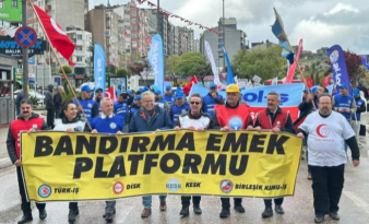 1 MAYIS İÇİN TEK YÜREK OLDULAR… BERABER YÜRÜDÜLER YAĞAN YAĞMURDA…