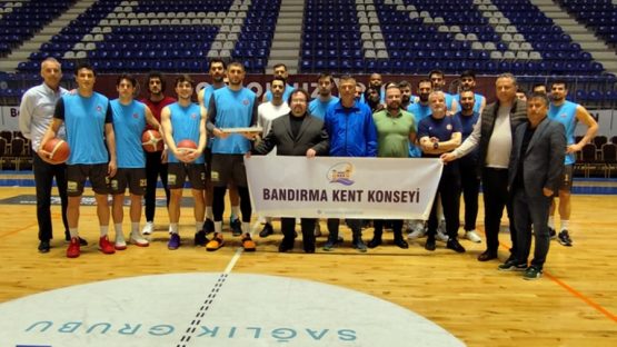 KENT KONSEYİ’NDEN, BORDO BASKETBOL’A MORAL ZİYARETİ…