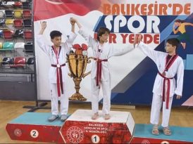 RÜZGARIN OĞLU ARİF OSMAN, PİSTLERDEN SONRA TATAMİDE DE FIRTINA GİBİ ESEREK İL ŞAMPİYONU… ARDINDAN PARKE’DE ELLER KUPAYA UZANDI…