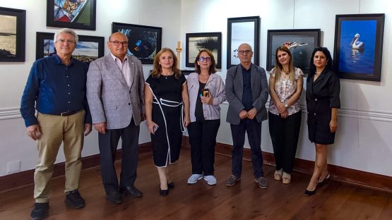 “BİR GÖL HİKAYESİ FOTOGRAF SERGİSİ” BANDIRMA’DA FESTİVALİN ARDINDAN, ÇANAKKALE’DE DE; YERLİ YABANCI FOTOGRAF SEVERLERDEN YOĞUN İLGİ…